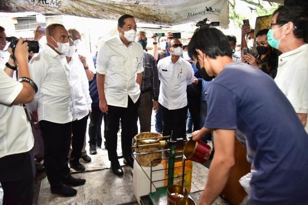 Tinjau Pasar Bersama Gubernur Edy Rahmayadi, Mendag Lutfi Minta Distribusi Minyak Goreng Terus Dikawal